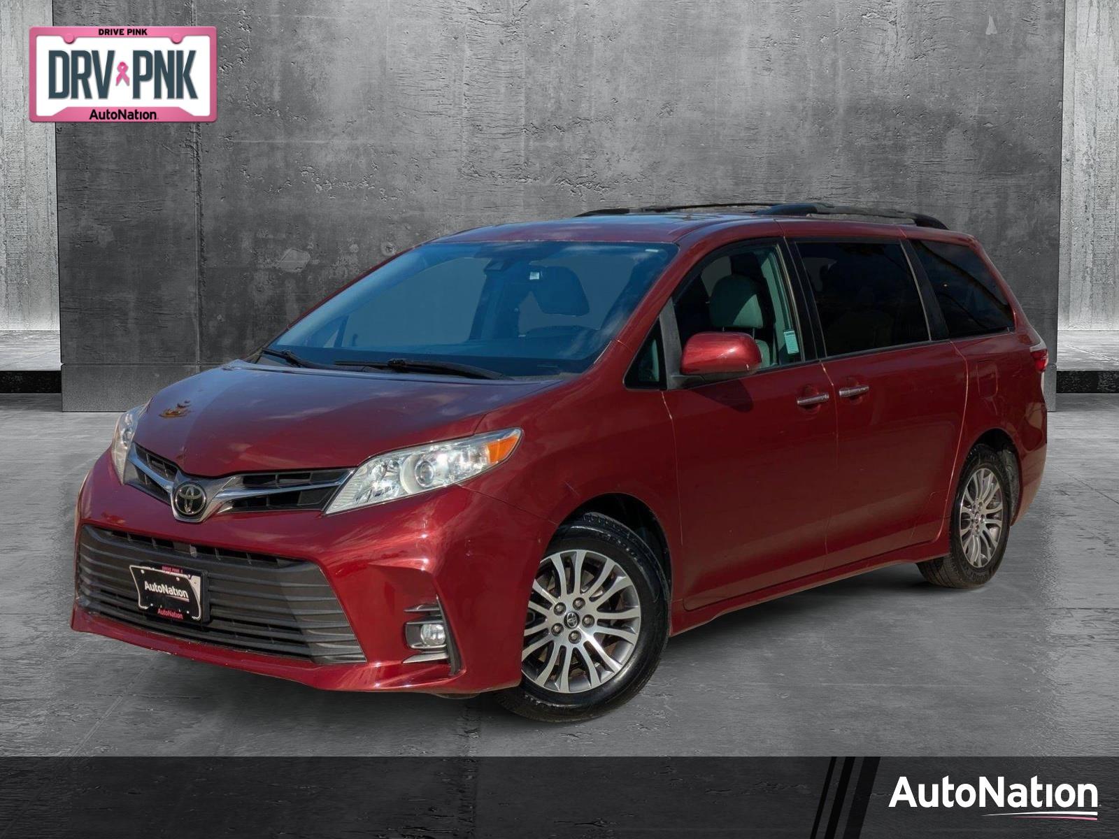 2018 Toyota Sienna Vehicle Photo in Tustin, CA 92782