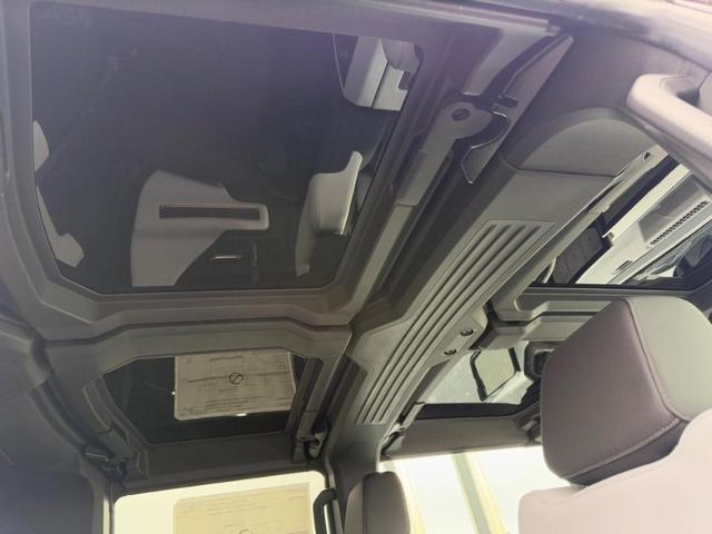 2024 GMC HUMMER EV SUV Vehicle Photo in COLUMBIA, MO 65203-3903