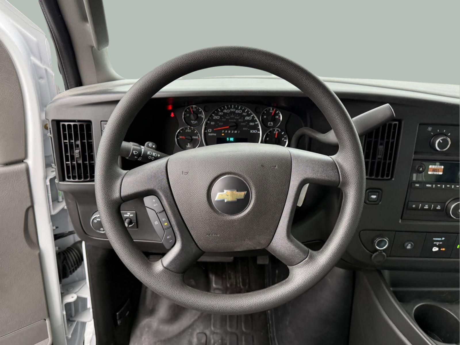 2024 Chevrolet Express Cutaway 3500 Vehicle Photo in GEORGETOWN, TX 78626-7508