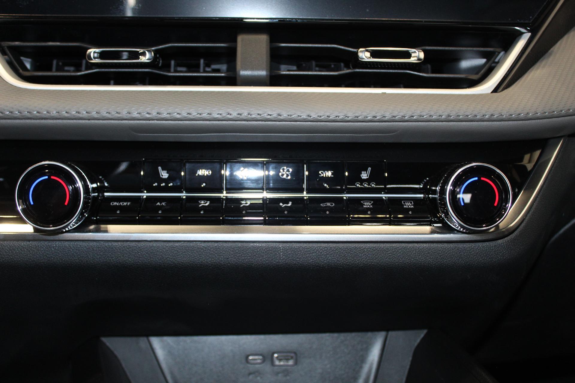 2025 Chevrolet Equinox Vehicle Photo in NORTHAMPTON, MA 01060-1120