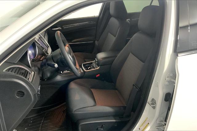 2022 Chrysler 300 Vehicle Photo in Kansas City, MO 64114