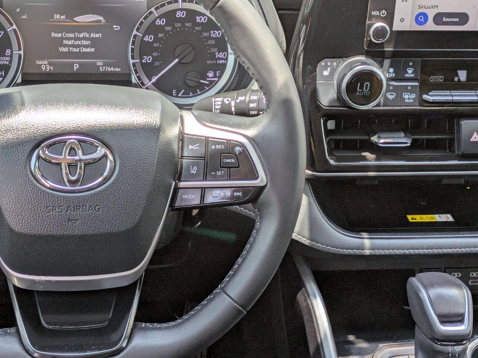 2023 Toyota Highlander Vehicle Photo in SELMA, TX 78154-1460