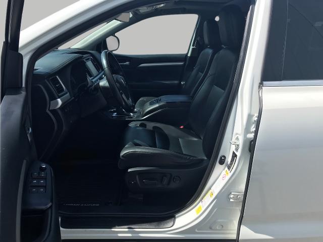 2019 Toyota Highlander Vehicle Photo in GREEN BAY, WI 54303-3330