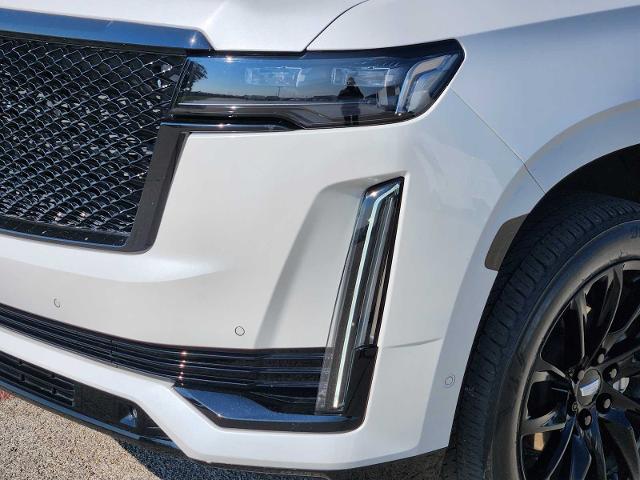 2022 Cadillac Escalade Vehicle Photo in DENTON, TX 76210-9321