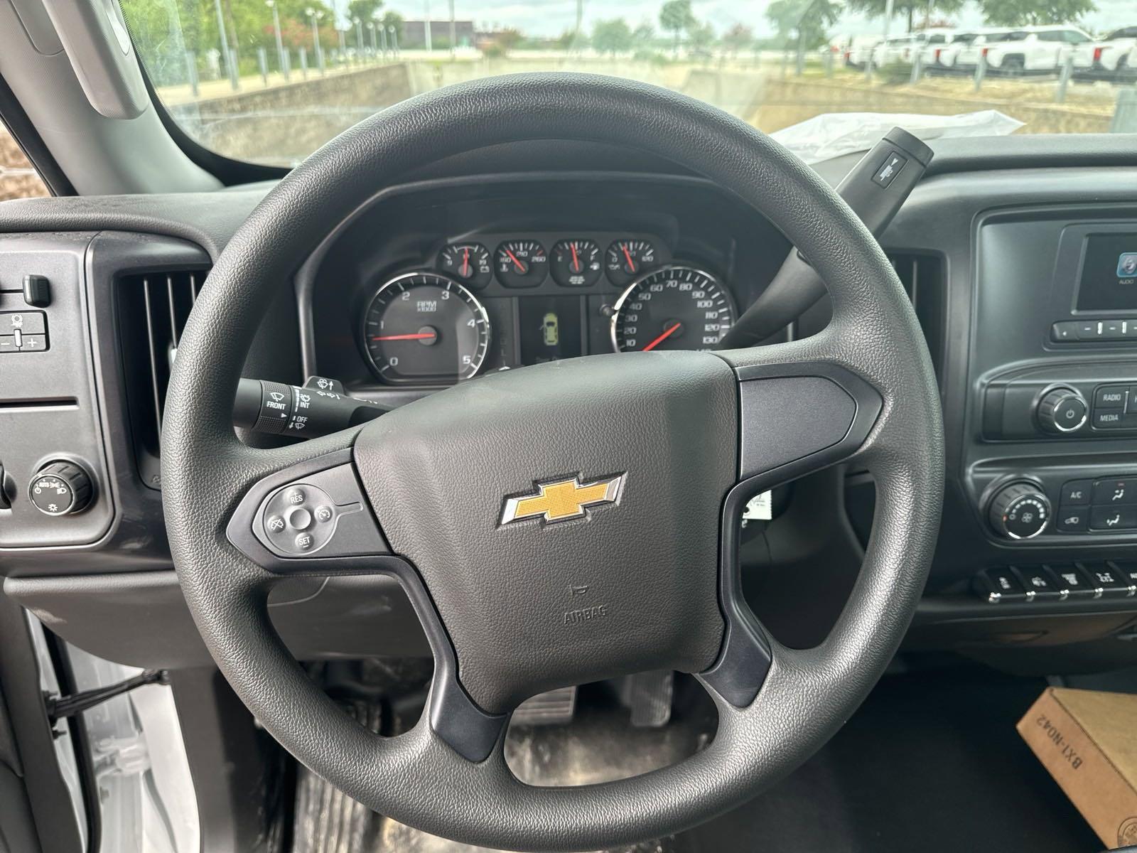 2024 Chevrolet Silverado 5500 HD Vehicle Photo in GEORGETOWN, TX 78626-7508