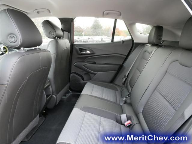 2025 Chevrolet Trax Vehicle Photo in MAPLEWOOD, MN 55119-4794