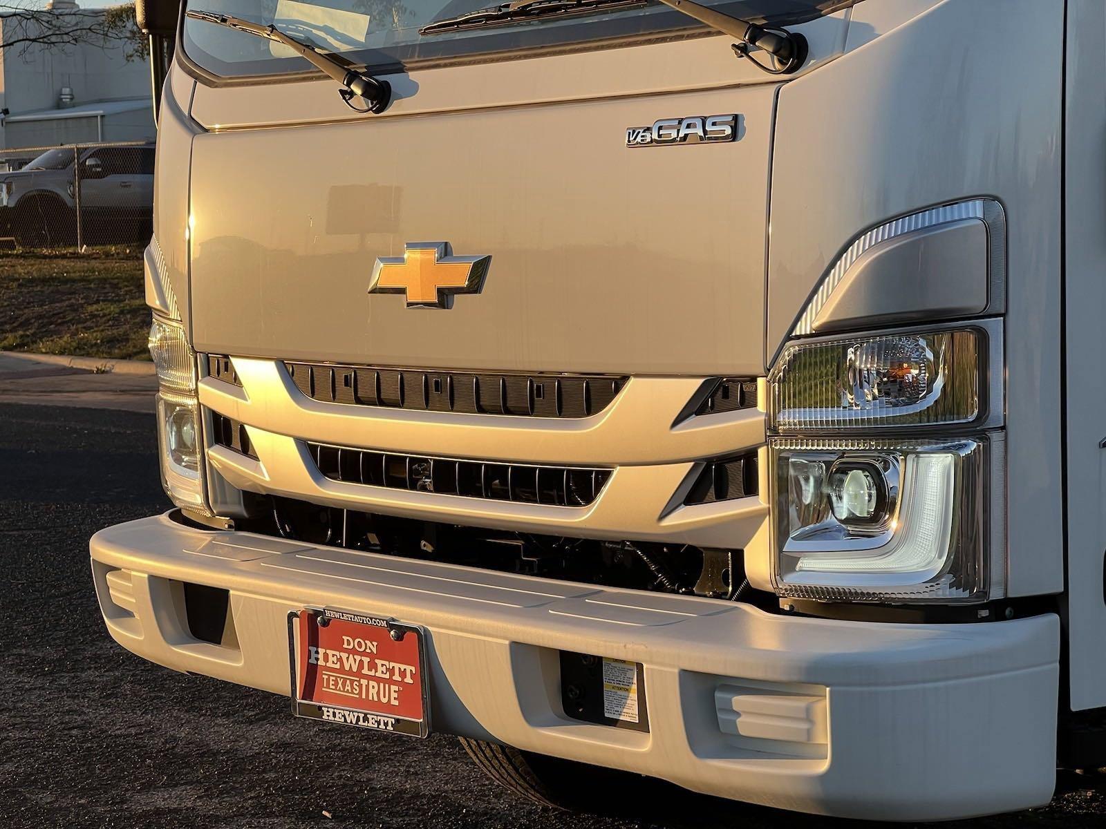 2024 Chevrolet Low Cab Forward 4500 Vehicle Photo in GEORGETOWN, TX 78626-7508