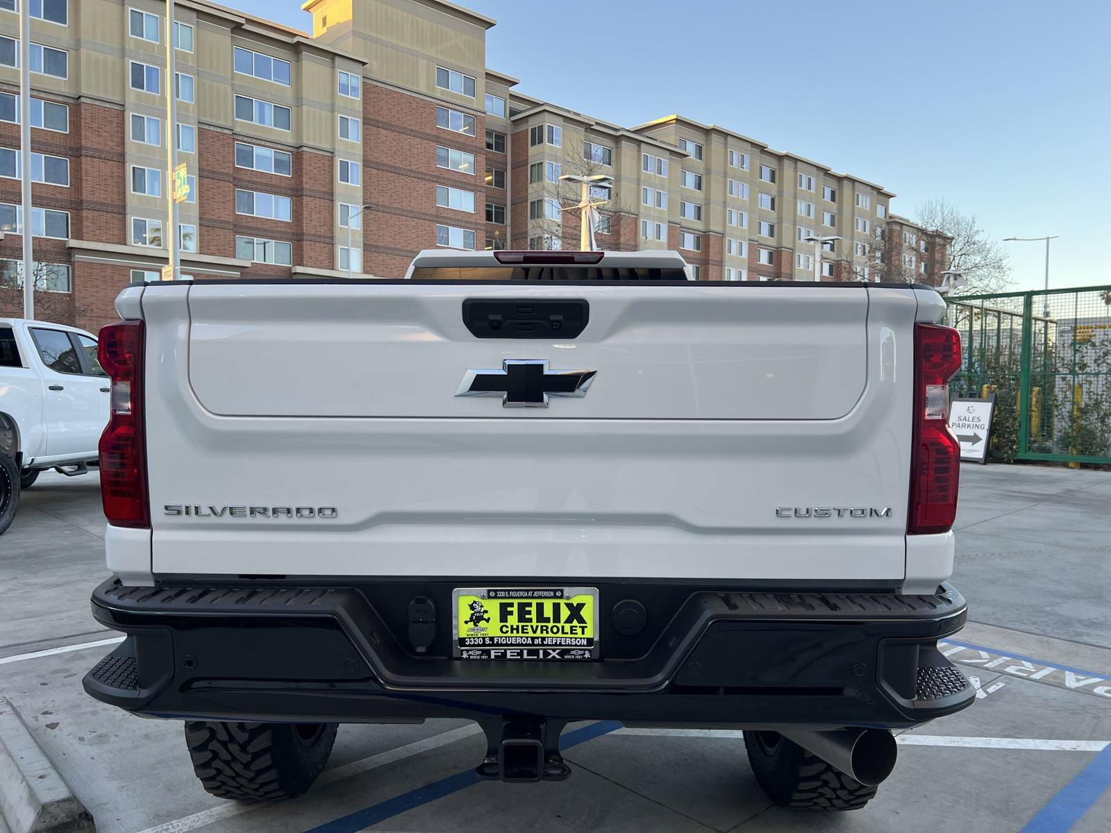 2025 Chevrolet Silverado 2500 HD Vehicle Photo in LOS ANGELES, CA 90007-3794