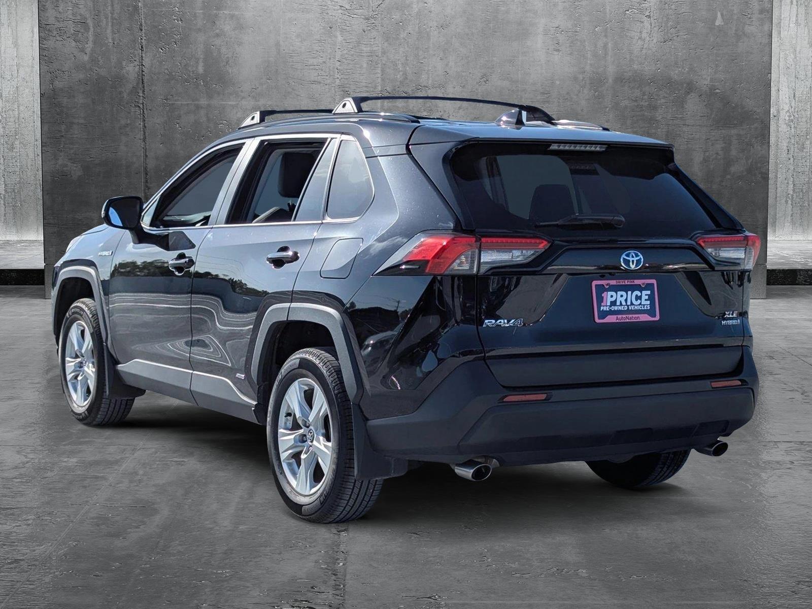 2020 Toyota RAV4 Vehicle Photo in Ft. Myers, FL 33907
