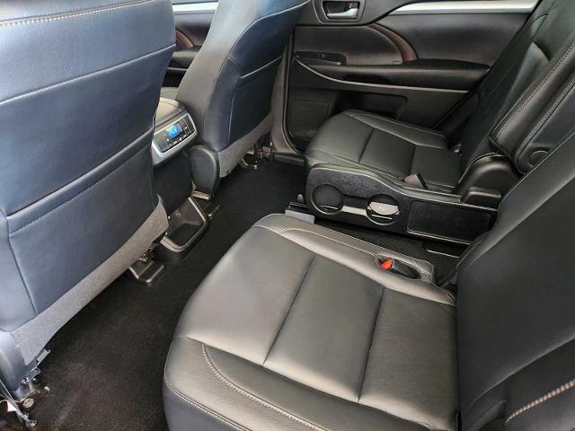 2017 Toyota Highlander Vehicle Photo in DALLAS, TX 75209