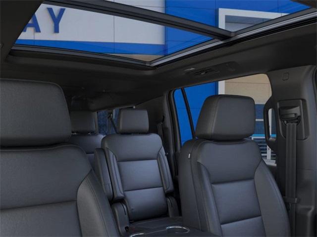 2025 Chevrolet Suburban Vehicle Photo in ENGLEWOOD, CO 80113-6708
