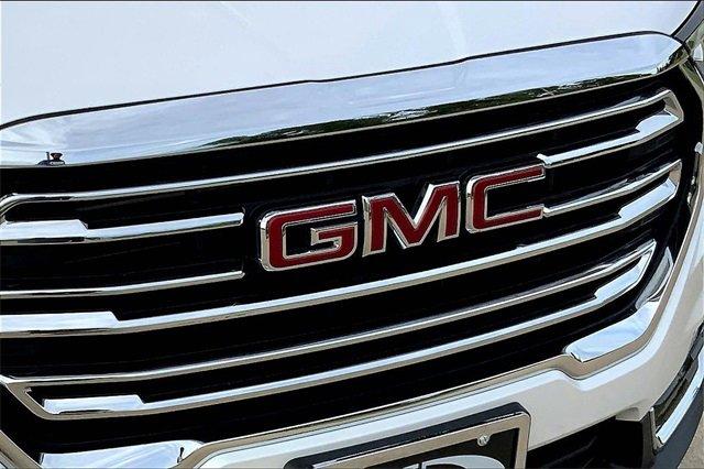 2024 GMC Terrain Vehicle Photo in TOPEKA, KS 66609-0000