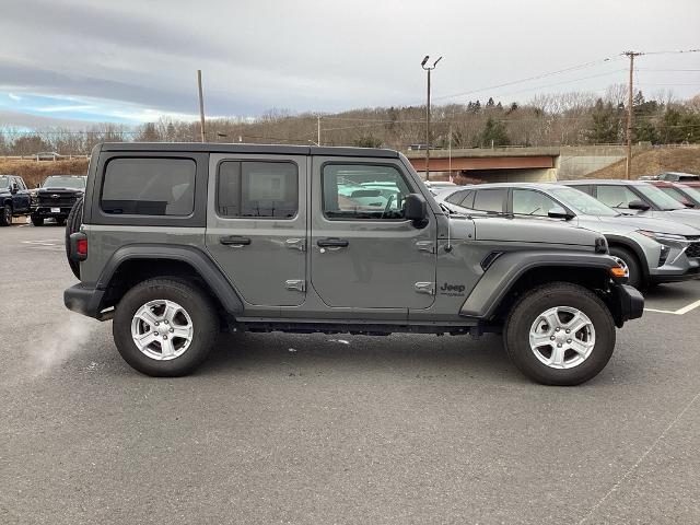 2022 Jeep Wrangler Vehicle Photo in Gardner, MA 01440
