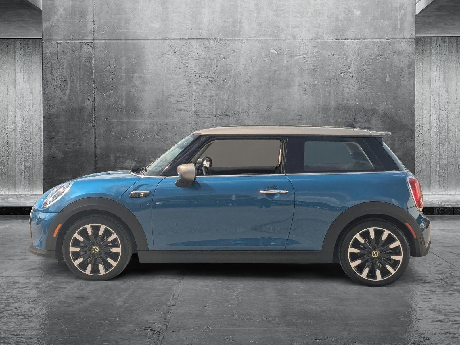 2024 MINI Electric Hardtop 2 Door Signature Vehicle Photo in Towson, MD 21204