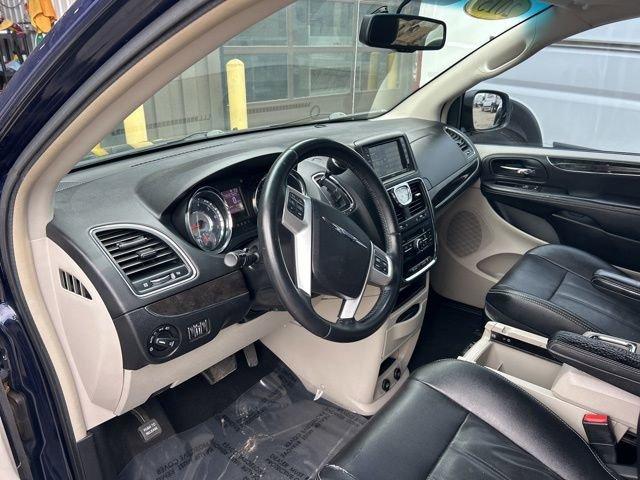 2015 Chrysler Town & Country Vehicle Photo in MEDINA, OH 44256-9631