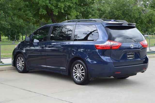 2020 Toyota Sienna Vehicle Photo in Houston, TX 77090