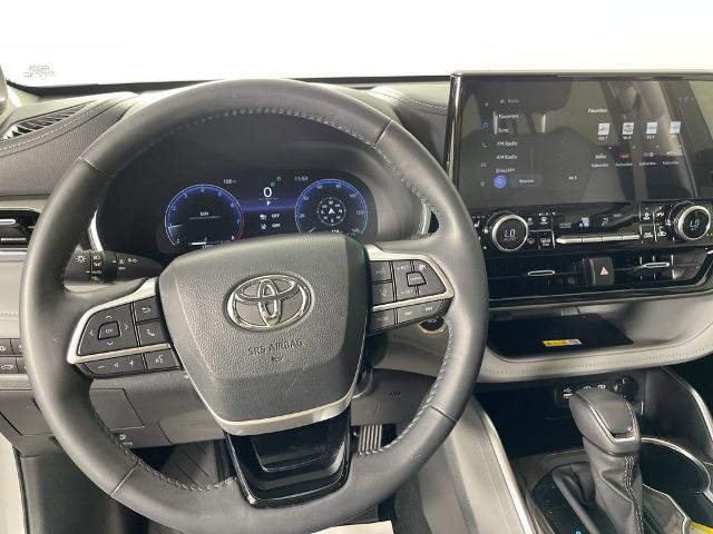 2024 Toyota Highlander Vehicle Photo in GILBERT, AZ 85297-0402