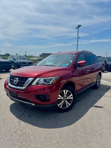 2017 Nissan Pathfinder Vehicle Photo in Lees Summit, MO 64086