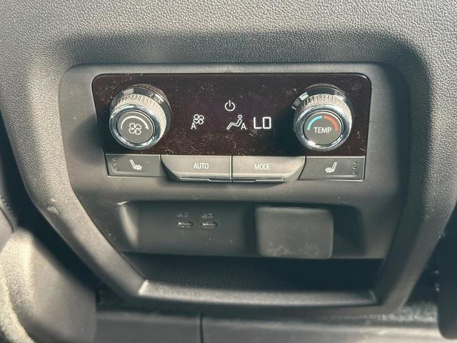 2025 Chevrolet Traverse Vehicle Photo in COLUMBIA, MO 65203-3903