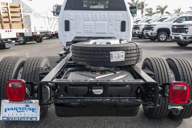 2023 Chevrolet Silverado Chassis Cab Vehicle Photo in VENTURA, CA 93003-8585