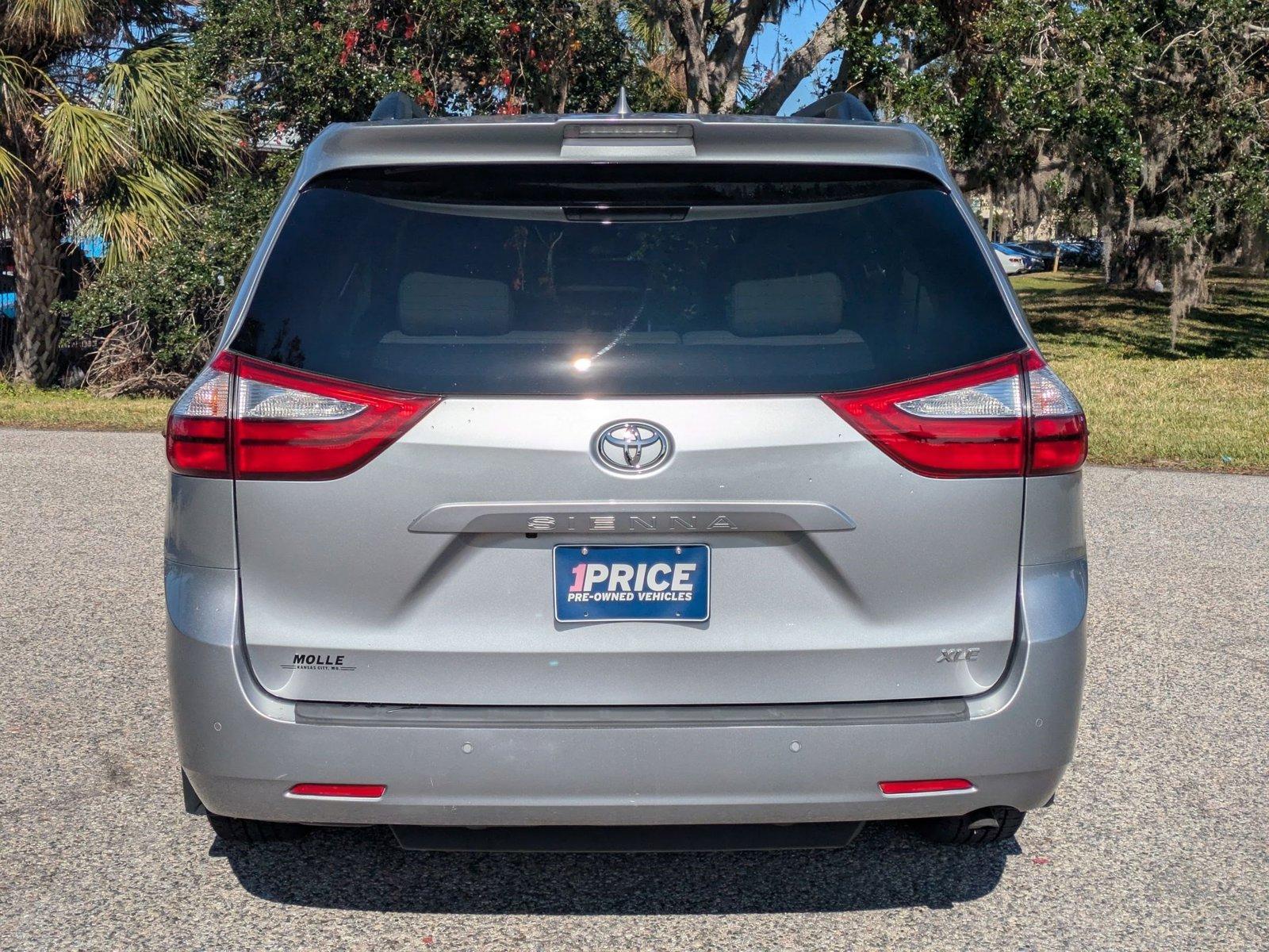 2018 Toyota Sienna Vehicle Photo in Sarasota, FL 34231