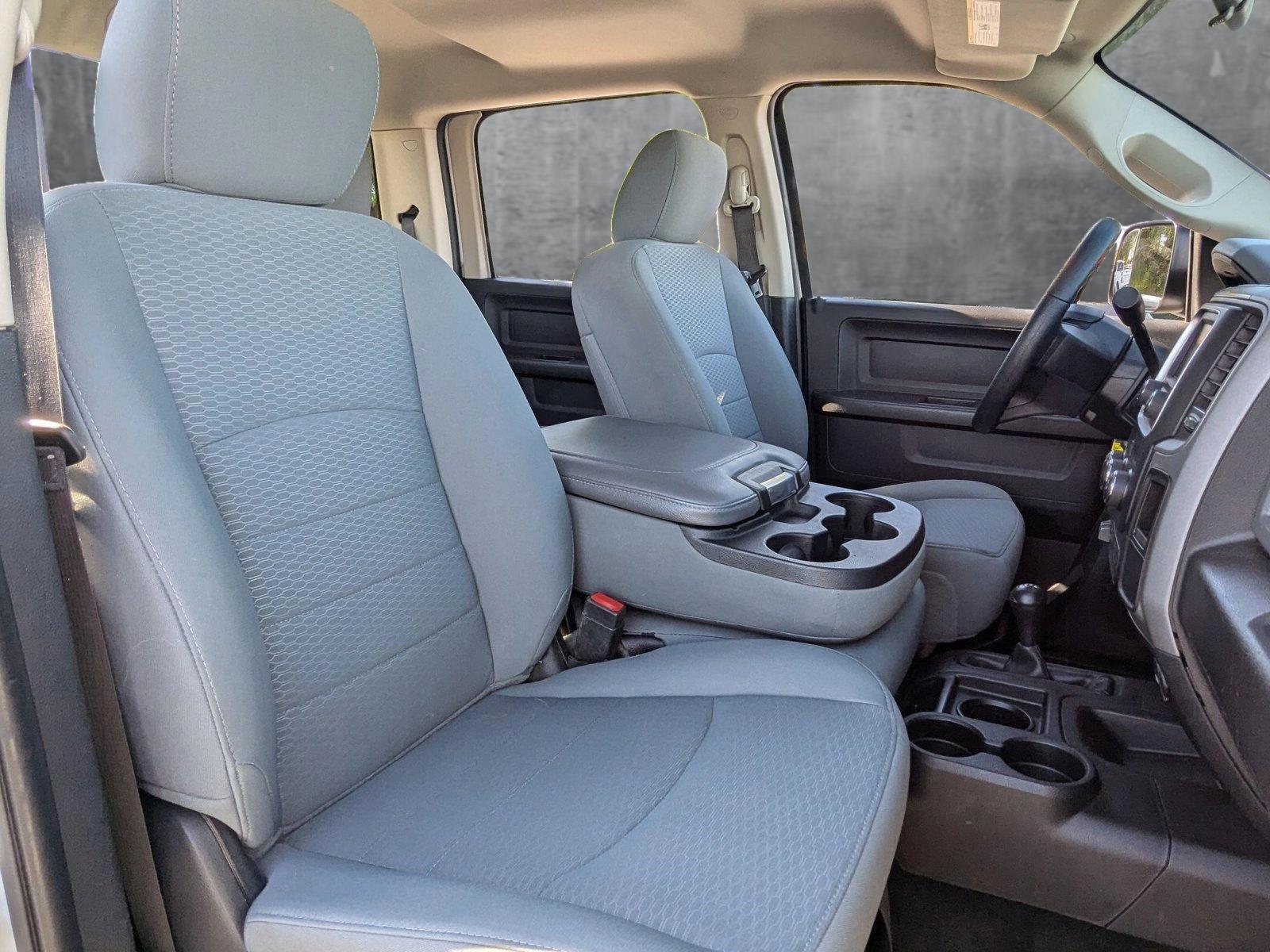 2018 Ram 2500 Vehicle Photo in VALENCIA, CA 91355-1705