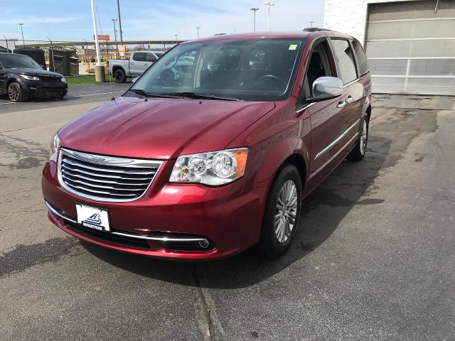 2015 Chrysler Town & Country Vehicle Photo in GREEN BAY, WI 54303-3330