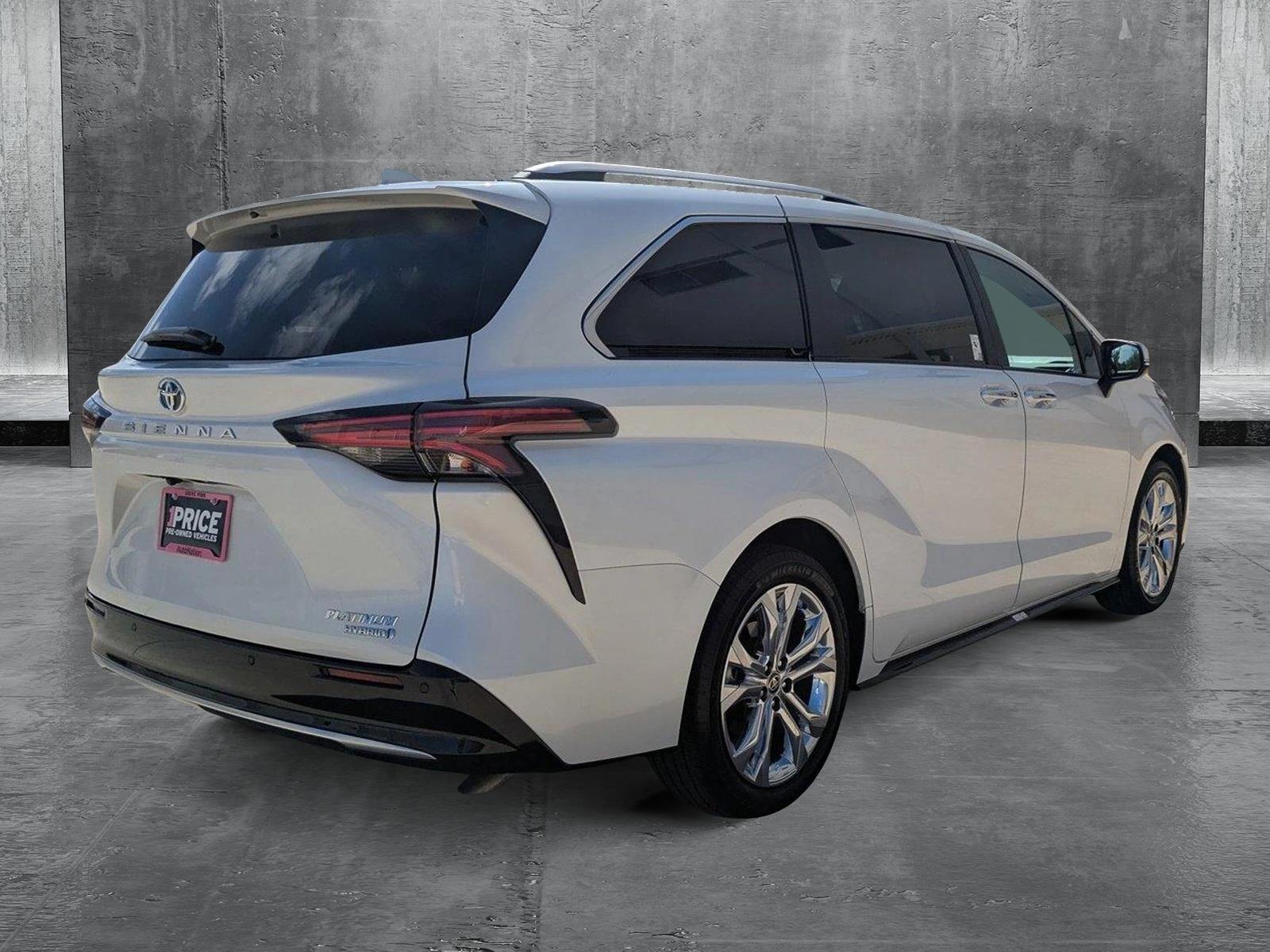 2024 Toyota Sienna Vehicle Photo in Winter Park, FL 32792