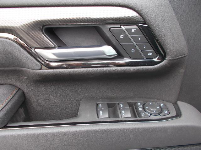 2025 GMC Sierra 2500 HD Vehicle Photo in LOWELL, MA 01852-4336