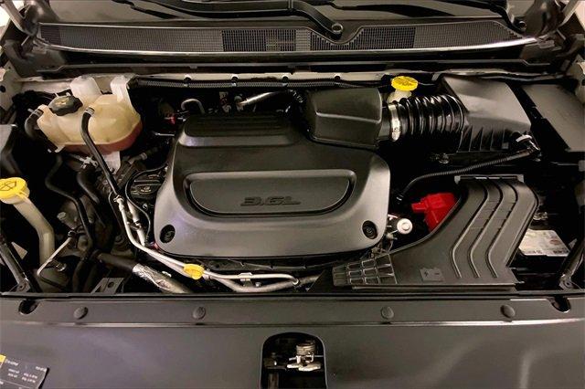 2021 Chrysler Pacifica Vehicle Photo in KANSAS CITY, MO 64114-4502