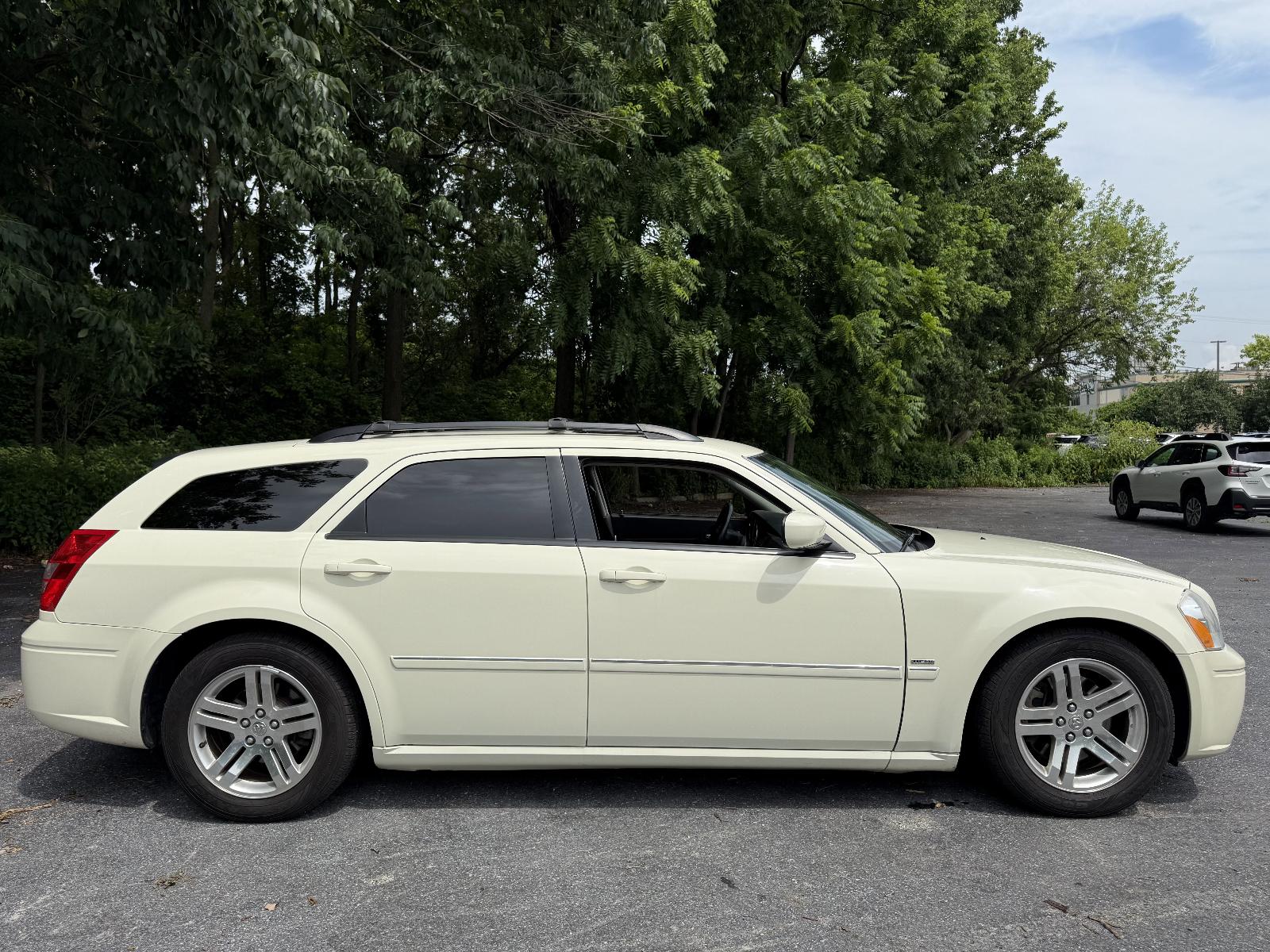 2005 Dodge Magnum Vehicle Photo in Harrisburg, PA 17111