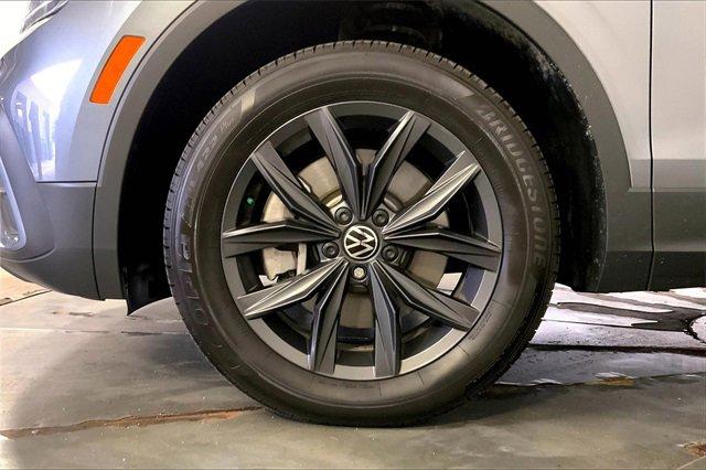 2024 Volkswagen Tiguan Vehicle Photo in KANSAS CITY, MO 64114-4502
