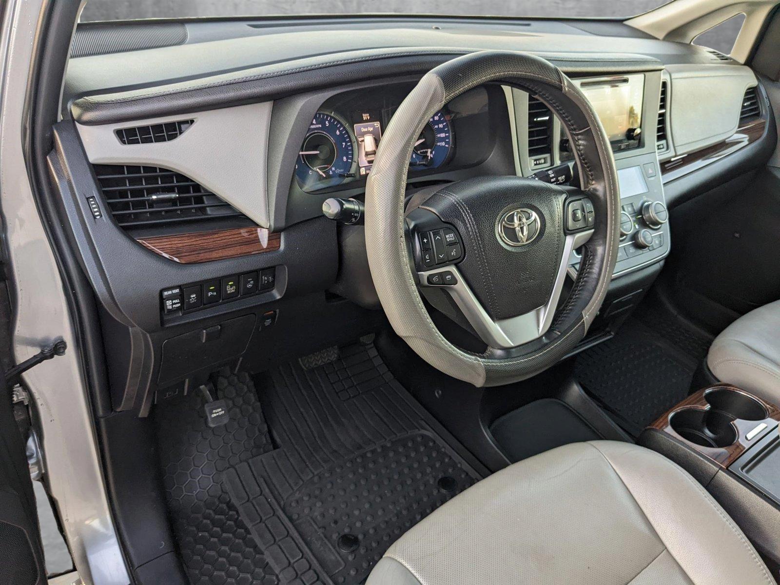 2015 Toyota Sienna Vehicle Photo in Davie, FL 33331