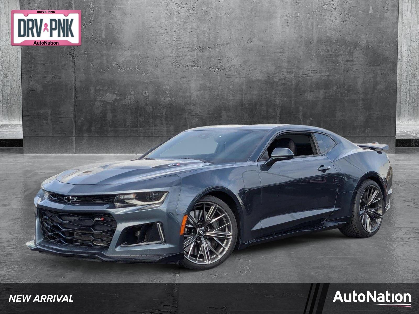 2022 Chevrolet Camaro Vehicle Photo in VALENCIA, CA 91355-1705