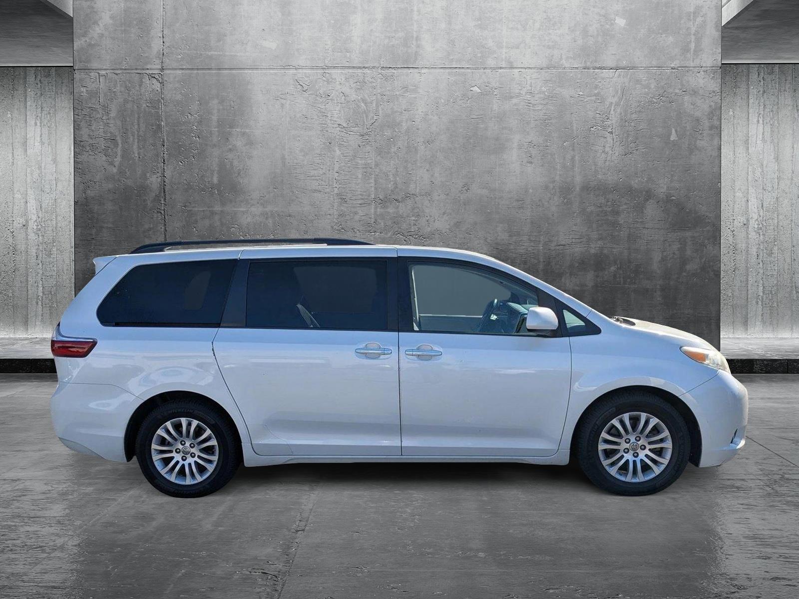 2017 Toyota Sienna Vehicle Photo in Panama City, FL 32401