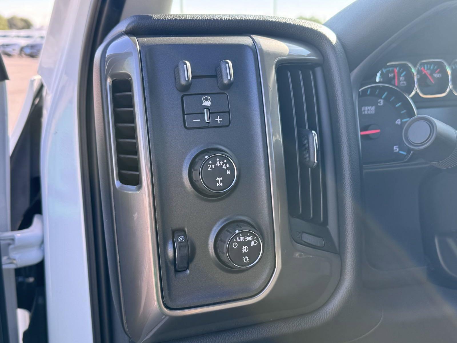 2024 Chevrolet Silverado 5500 HD Vehicle Photo in GEORGETOWN, TX 78626-7508