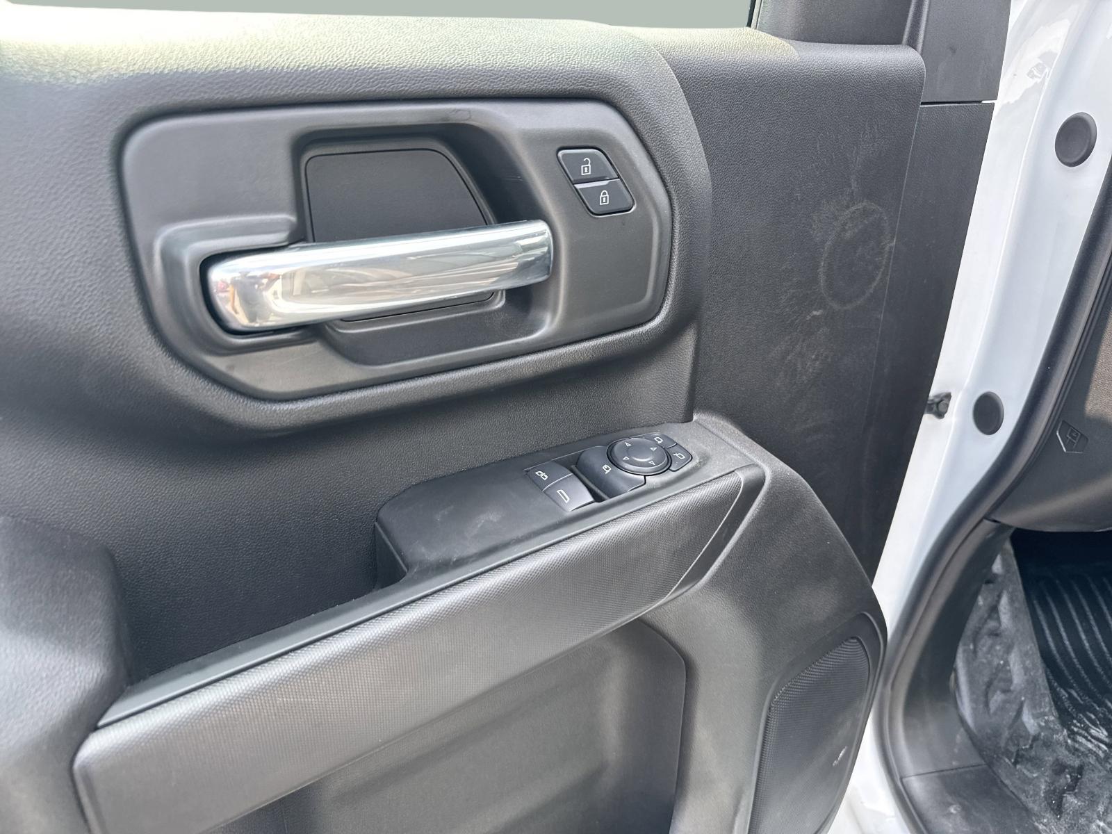 2025 Chevrolet Silverado 3500 HD Chassis Cab Vehicle Photo in GEORGETOWN, TX 78626-7508