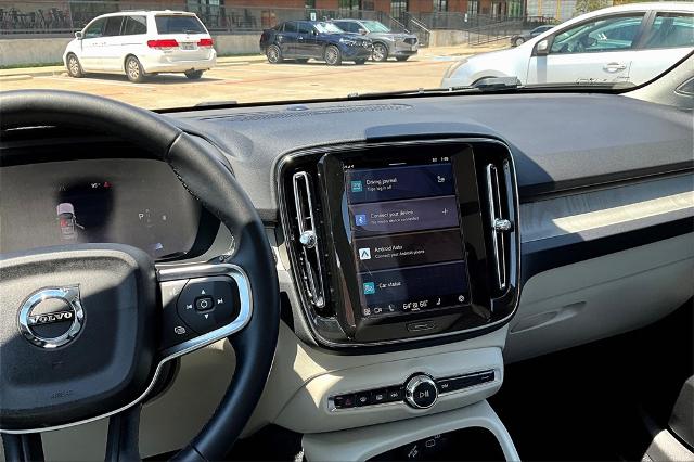2025 Volvo XC40 Vehicle Photo in Houston, TX 77007
