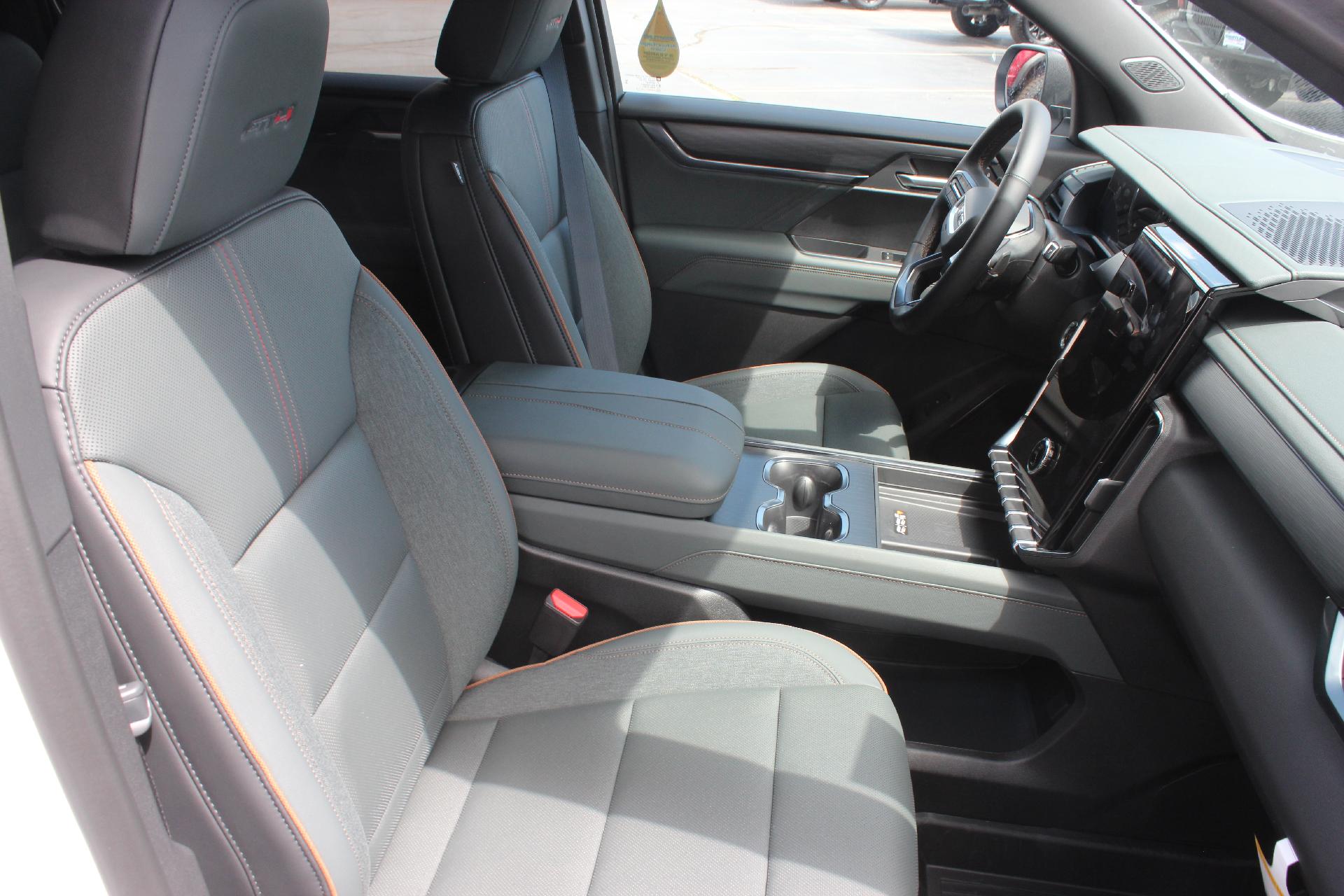 2025 GMC Acadia Vehicle Photo in AURORA, CO 80012-4011