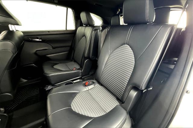2024 Toyota Highlander Vehicle Photo in Grapevine, TX 76051
