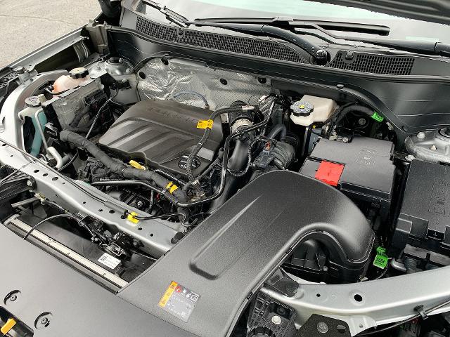 2024 Chevrolet Trax Vehicle Photo in MOON TOWNSHIP, PA 15108-2571