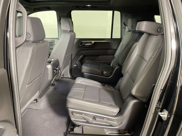 2025 Chevrolet Suburban Vehicle Photo in PHOENIX, AZ 85014-3381
