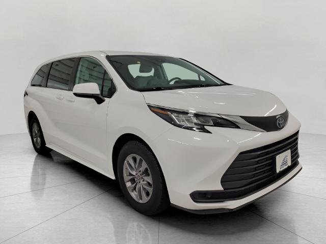 2022 Toyota Sienna Vehicle Photo in Oshkosh, WI 54904