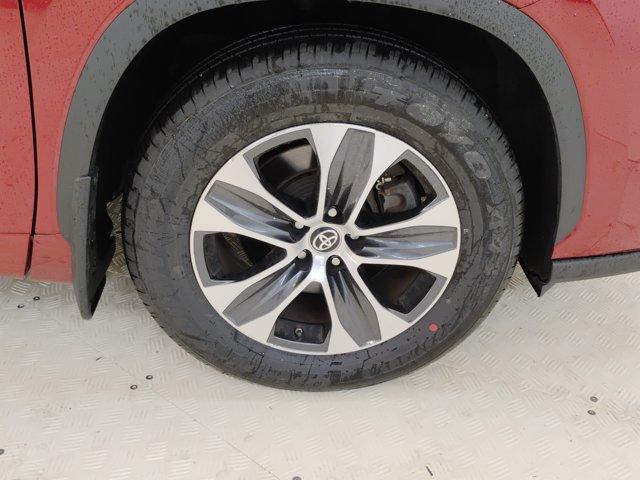 2023 Toyota Highlander Vehicle Photo in PINEVILLE, NC 28134-8495