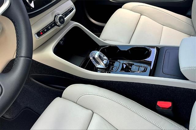 2025 Volvo XC40 Vehicle Photo in Houston, TX 77007