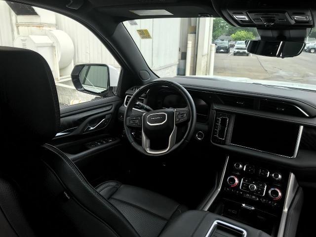 2024 GMC Yukon XL Vehicle Photo in GREEN BAY, WI 54303-3330