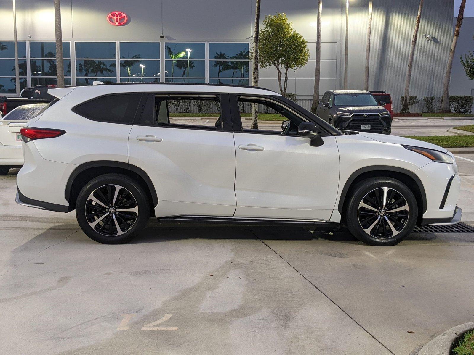 2022 Toyota Highlander Vehicle Photo in Davie, FL 33331