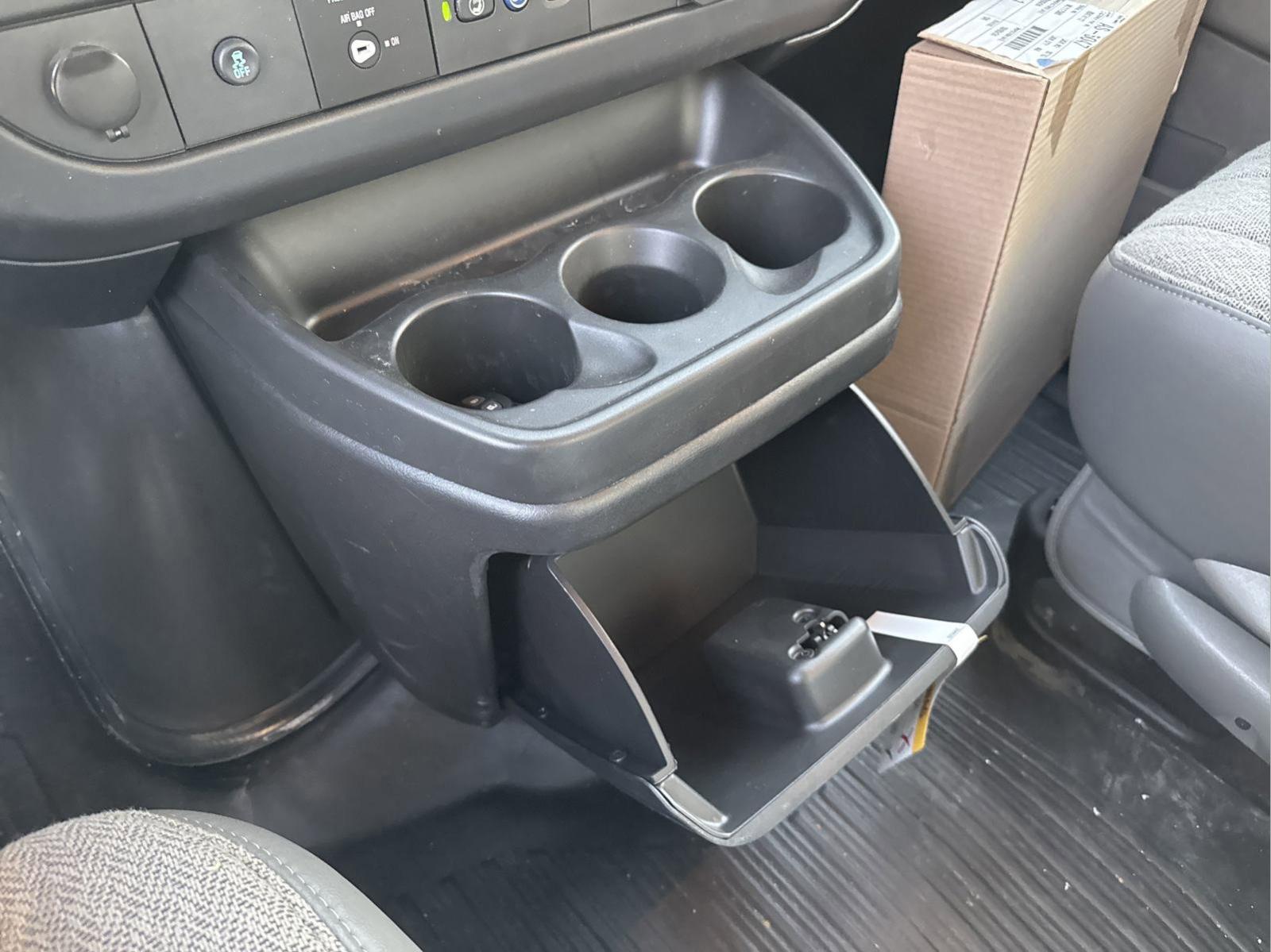 2024 Chevrolet Express Cutaway 3500 Vehicle Photo in GEORGETOWN, TX 78626-7508