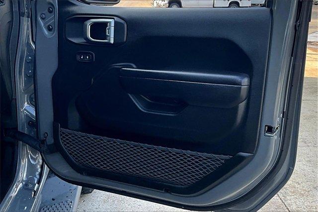 2021 Jeep Gladiator Vehicle Photo in TOPEKA, KS 66609-0000