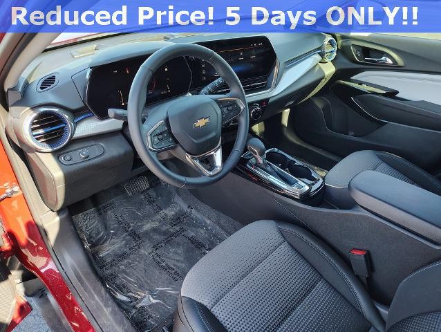 2025 Chevrolet Trax Vehicle Photo in GREEN BAY, WI 54304-5303